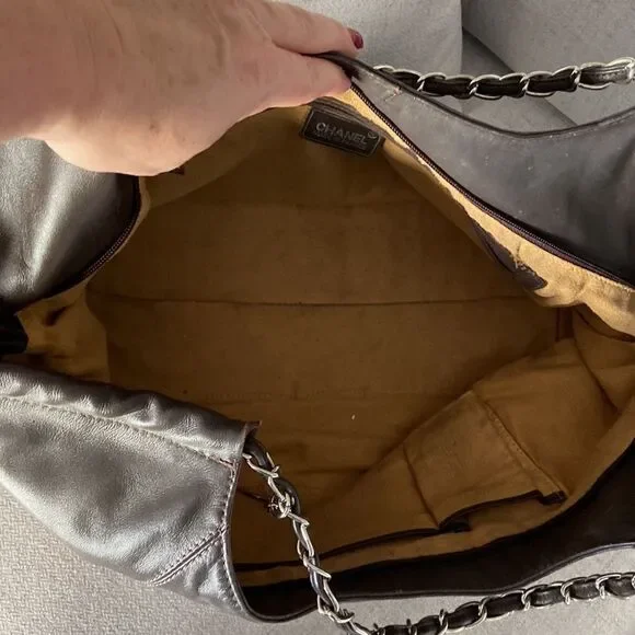 Chanel Lamb skin should’ve back zipper closure silver details chocolate color - Picture 16 of 17